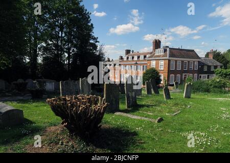 St Ethelreda Churchyard Old Hatfield Hertfordshire Foto Stock