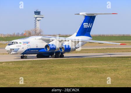 Lipsia, Germania – 7 aprile 2020: Aerei SILKWAY il 76 durante Coronavirus Corona Foto Stock