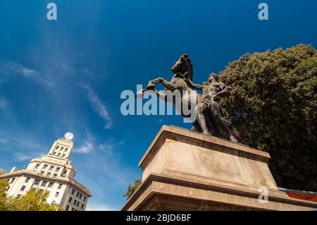 Barcellona, Spagna - 19 settembre 2014: La statua equestre in Plaza Catalunya, Barcellona, Spagna Foto Stock