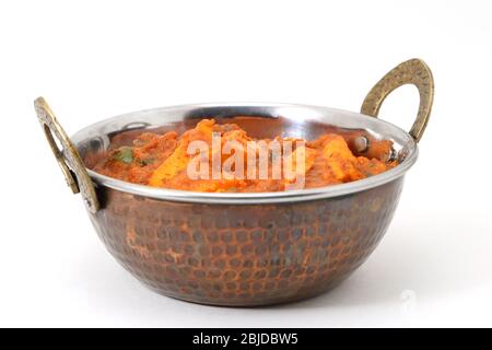 Shahi Paneer o kadai Paneer in una ciotola di rame ottone Foto Stock