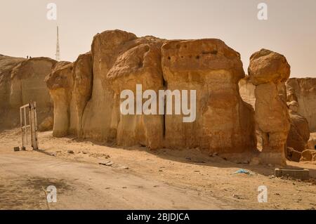 Formazione naturale di rocce e grotte nella regione orientale di al Hasa in Arabia Saudita Foto Stock