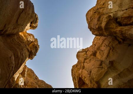 Formazione naturale di rocce e grotte nella regione orientale di al Hasa in Arabia Saudita Foto Stock