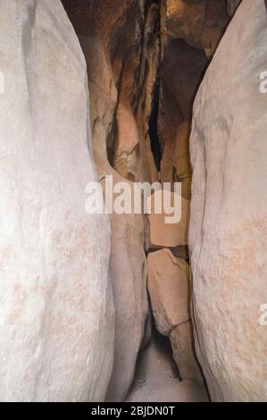 Formazione naturale di rocce e grotte nella regione orientale di al Hasa in Arabia Saudita Foto Stock