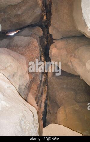 Formazione naturale di rocce e grotte nella regione orientale di al Hasa in Arabia Saudita Foto Stock