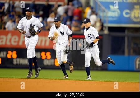 21 agosto 2013: New York Yankees ha lasciato il fielder Alfonso Soriano (12), New York Yankees ha destro Curtis Granderson (14) e New York Yankees ha ragione Foto Stock