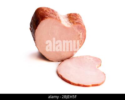 Lombata di maiale affumicata a forma di cuore isolata su bianco Foto Stock