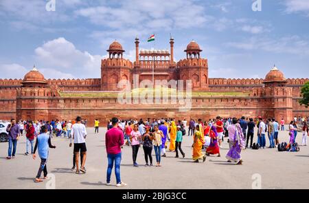 New Delhi / India - 19 settembre 2019: Turisti in visita al Forte Rosso a Delhi, India Foto Stock