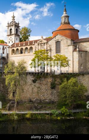 Igreja de Sao Goncalo 16 ° secolo Manueline (barocco) cattedrale ad Amarante, vicino a Porto, Portogallo Foto Stock