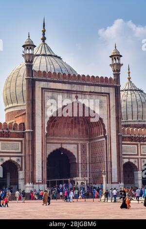 Delhi / India - 2 ottobre 2019: Il Masjid e Jahan Numa (Jama Masjid) a Old Delhi, una delle moschee più grandi in India Foto Stock