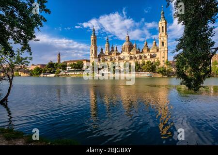 Cattedrale-Basilica di nostra Signora del pilastro, nota come Basílica de Nuestra Señora del Pilar a Saragozza, Spagna Foto Stock