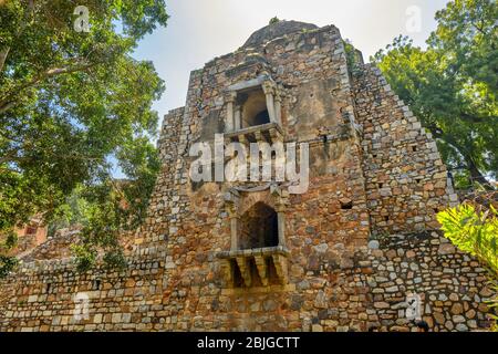 Delhi / India - 8 ottobre 2019: Hauz Khas Fort a Nuova Delhi, India Foto Stock