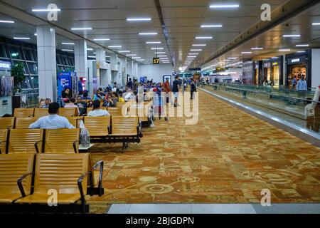 New Delhi / India - 12 ottobre 2019: Terminal 3 Sala Partenze all'Aeroporto Internazionale Indira Gandhi di Nuova Delhi, India Foto Stock