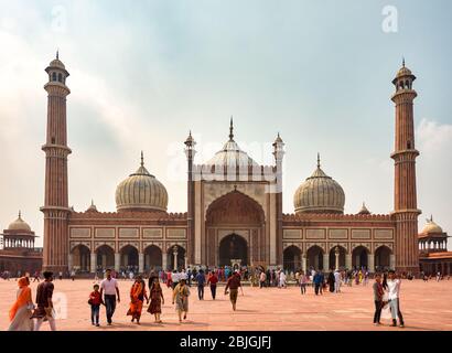 Delhi / India - 2 ottobre 2019: Masjid e Jahan Numa, moschea Jama Masjid nella vecchia Delhi, una delle moschee più grandi in India Foto Stock