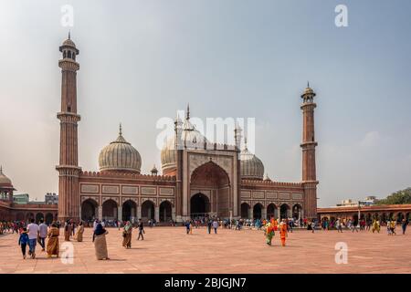 Delhi / India - 2 ottobre 2019: Masjid e Jahan Numa, moschea Jama Masjid nella vecchia Delhi, una delle moschee più grandi in India Foto Stock