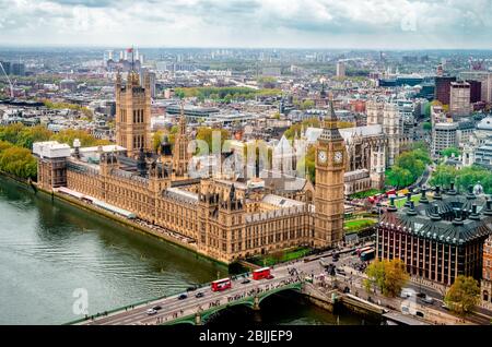 Londra, Regno Unito / Aprile 22 2014: Lo skyline di Londra con il Palazzo di Westminster e l'Abbazia di Westminster. Foto Stock