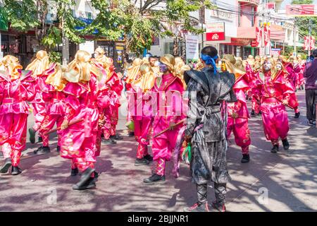 Khon Kaen - 21 novembre 2009: Ballerini guerrieri cinesi al Festival della seta. Si tratta di un evento annuale. Foto Stock