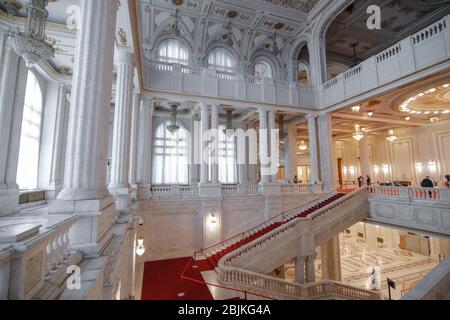 Bucarest, Romania - 28 aprile 2020: Dettagli dal Palazzo del Parlamento rumeno. Foto Stock