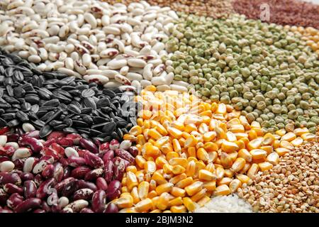 Tipi diversi di cereali e legumi, primo piano Foto Stock