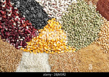 Tipi diversi di cereali e legumi, primo piano Foto Stock