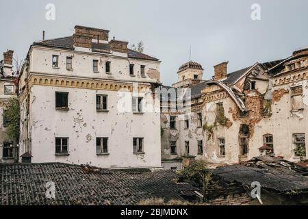 Edificio distrutto in guerra 1992-1995 anni a Sarajevo, Bosnia ed Erzegovina. Foto Stock