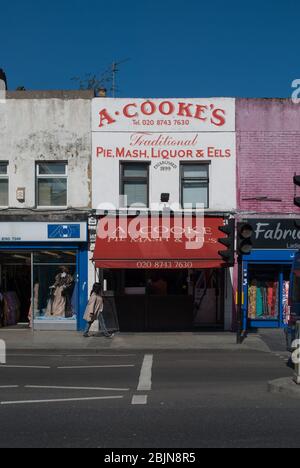 Pies Eel Pie A. Cooke Pie & Mash 48 Goldhawk Rd, Shepherd's Bush, Londra W12 8DH Foto Stock