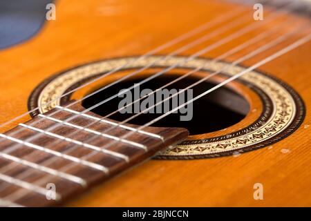 Chitarra - soundbox o risonatore e archi. Foto Stock