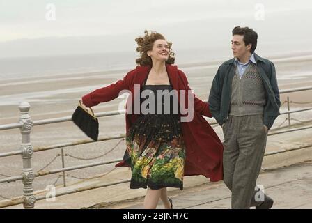 NOWHERE BOY 2009 Icon Entertainment International film con Aaron Johnson e Anne-Marie Duff Foto Stock