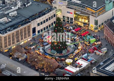Mercatino di natale nel centro della città di Dortmund con il più grande albero di natale della Germania, 23.11.2016, vista aerea, Germania, Nord Reno-Westfalia, Ruhr Area, Dortmund Foto Stock
