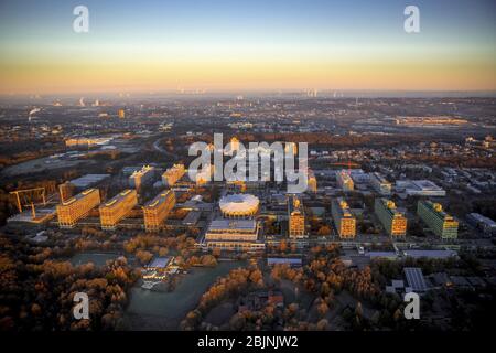 Campus della Ruhr-Università Bochum in serata sole, 29.11.2016, vista aerea, Germania, Nord Reno-Westfalia, Ruhr Area, Bochum Foto Stock