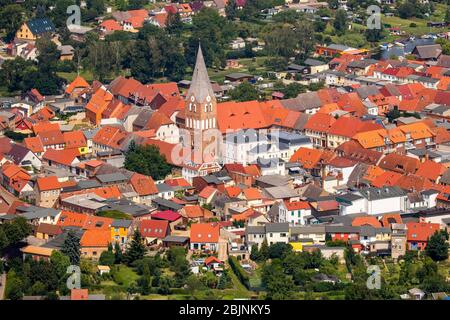 , città vecchia di Neukalen con la chiesa Johanniskriche e il municipio, 24.07.2016, vista aerea, Germania, Meclemburgo-Pomerania occidentale, Neukalen Foto Stock