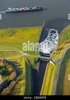 , foce del fiume Emscher in rinver Reno, 23.11.2016, vista aerea, Germania, Renania settentrionale-Vestfalia, Ruhr Area, Dinslaken Foto Stock