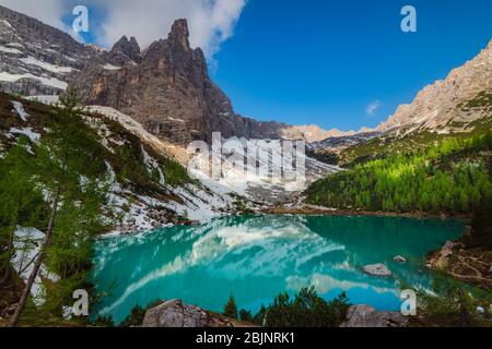 Dito di Dio montagna e Lago Sorapis, Foto Stock