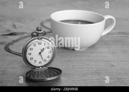 Orologio da tasca con caffè latte art, relax time Foto Stock