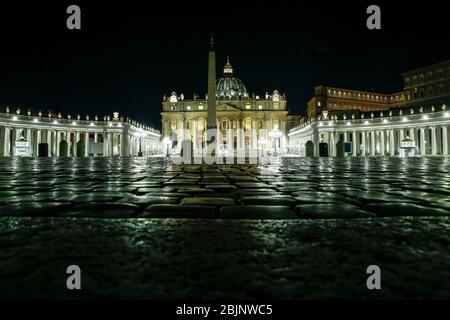 Roma, 10 aprile 2020, Città del Vaticano : la settimana Santa a Roma al momento dell'epidemia di Coronavirus. Il Papa Francesco partecipa alla Via Crucis (Via Croci Foto Stock