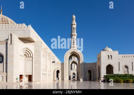Vista esterna della Grande Moschea del Sultano Qaboos a Mascate, Oman Foto Stock