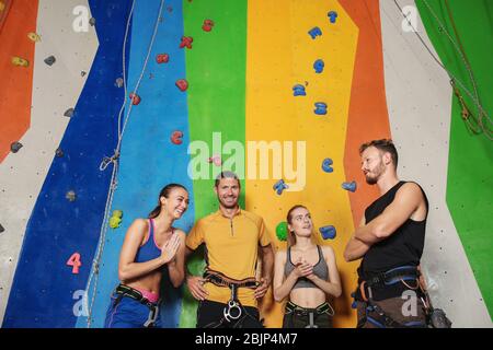 Giovani in palestra Foto Stock