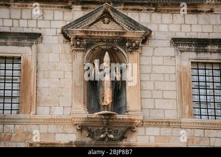 Statua di San Biagio sulle pareti del Palazzo Sponza Foto Stock