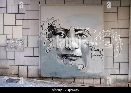 Arte di strada a Barrio Realejo, l'antico quartiere ebraico di Granada, Andalusia, Spagna. Foto Stock