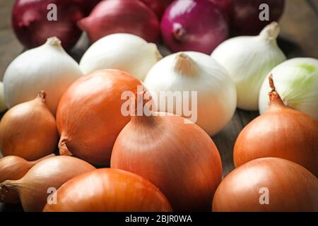 Molte cipolle diverse, primo piano Foto Stock