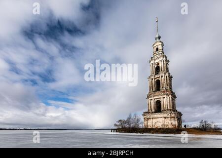 Kalyazin campanile primavera paesaggio russia Foto Stock