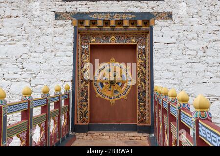 Bhutan, Paro. TA Dzong aka TAA Dzong, fortezza e torre di guardia. Convertito nel Museo Nazionale del Bhutan. Particolare di architettura tradizionale Foto Stock