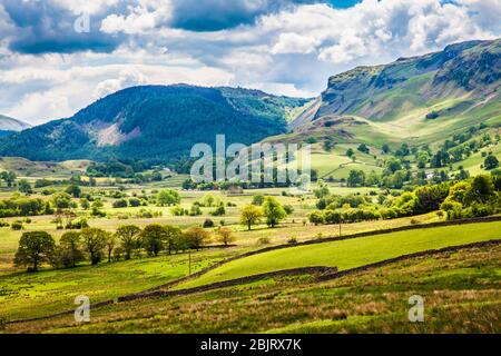 Vista di Castlerigg Fell e High Rigg nel Lake District National Park, Cumbria, Inghilterra, Regno Unito Foto Stock