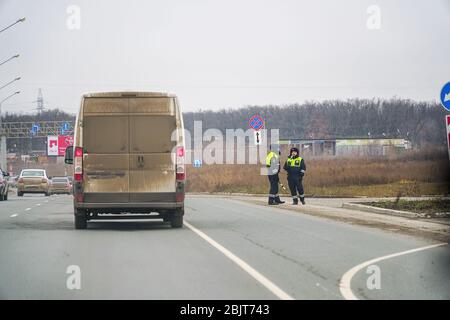 Chapaevsk, regione di Samara, Russia - 10 novembre 2019: Pattuglia di polizia stradale. Foto Stock