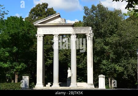 Tempio di Antonino e Faustina a Villa Borghese, Roma Foto Stock