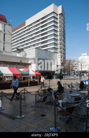 Uffici di architettura degli anni '70 1 Lyric Theatre Square, King Street, Hammersmith, Lyric W6 di Rick Mather Architetti Richard Seifert Stiff & Trevillion Foto Stock