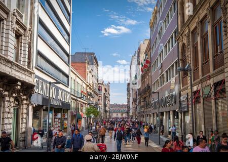 Folle su Madero Street nel centro di histórico, Città del Messico, Messico Foto Stock