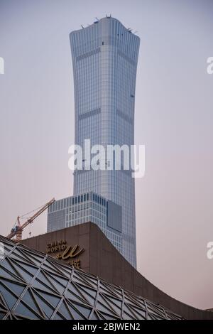 Pechino/Cina - 12 ottobre 2018: Torre CITIC (Torre di China Zun), grattacielo alto 528 m nel quartiere centrale degli affari di Pechino, Cina Foto Stock