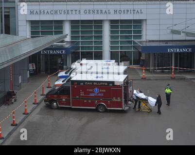 Boston, Massachusetts, Stati Uniti. 30 Aprile 2020. COVID-19 CORONA VIRUS PANDEMIC - l'ingresso della stanza di emergenza al Massachuset General Hospital, MGG, a Boston. Credit: Kenneth Martin/ZUMA Wire/Alamy Live News Foto Stock