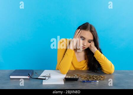 Quando la povertà guarda negli occhi, ogni centesimo speso bene ed economicamente è un grande successo. Foto Stock