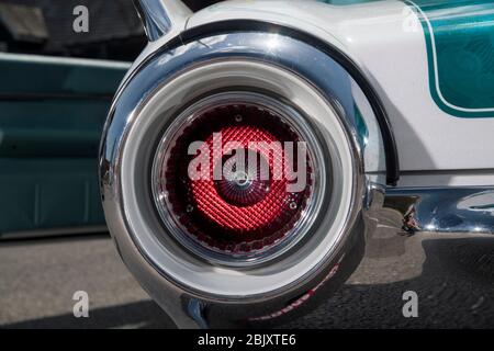 Ford Thunderbird low rider con LA Gang stile ragazza Foto Stock